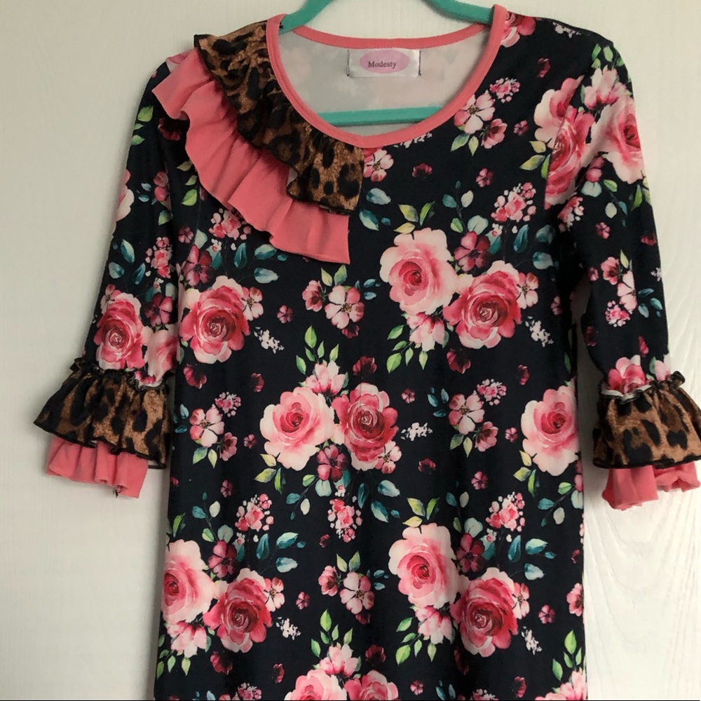 !!Sweet modesty- flower 🌺 ruffle girls dress. 10/12
